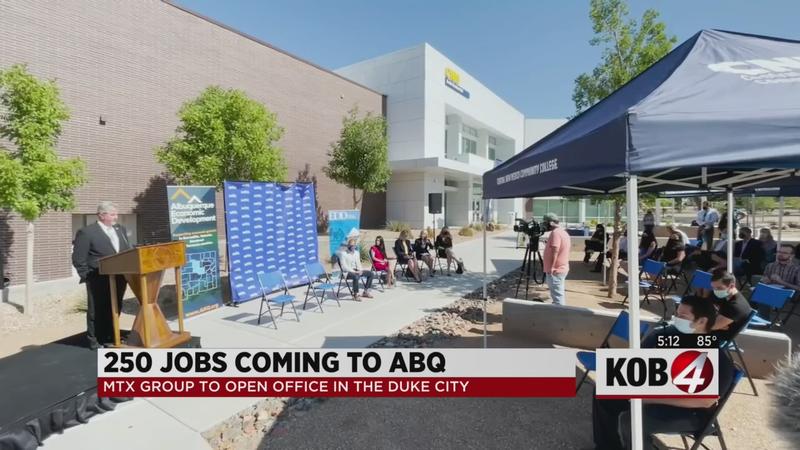 Firma global de tecnología se compromete a crear 250 empleos bien remunerados para Nuevo México